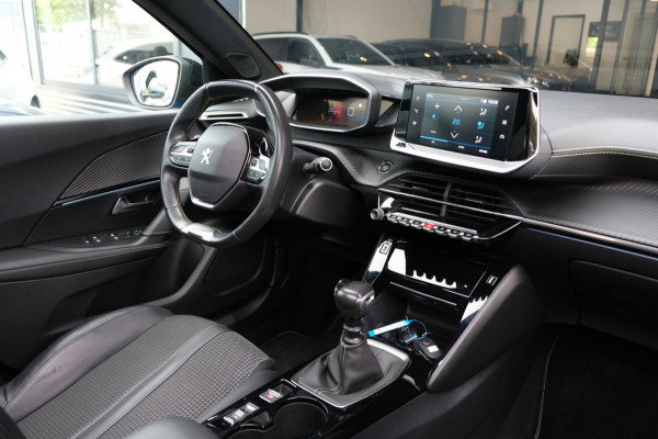 Peugeot 2008 1.2 PureTech GT-Line *PANORAMADAK* 39dkm! Nieuwstaat Apple Carplay & Camera