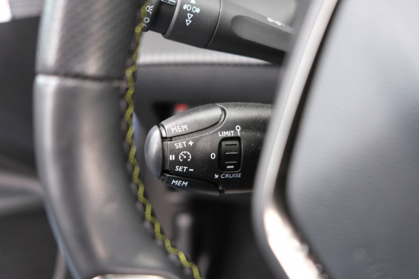Peugeot 2008 1.2 PureTech GT-Line *PANORAMADAK* 39dkm! Nieuwstaat Apple Carplay & Camera