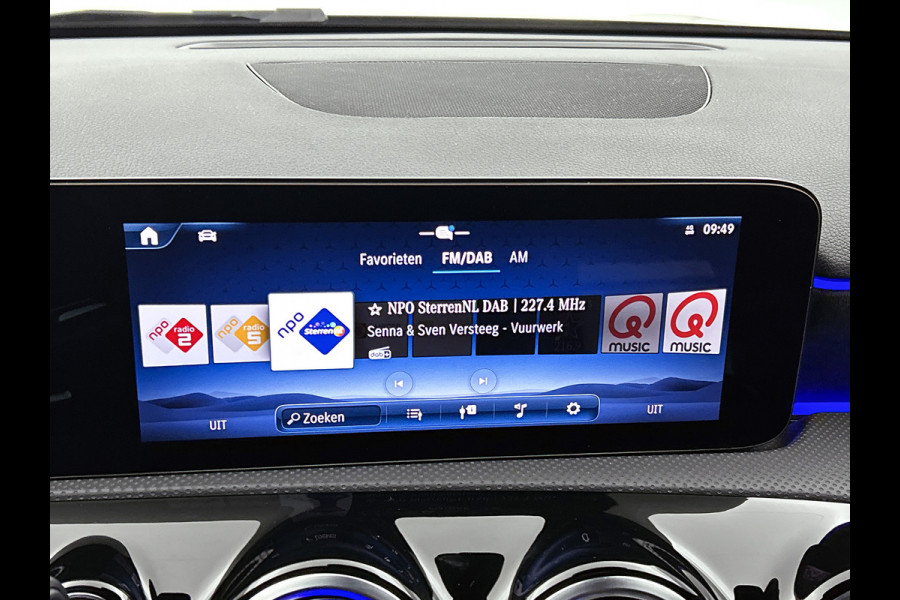 Mercedes-Benz A-Klasse 200 AMG Line | AMG-Line Interieur | AMG-Line Exterieur | Achteruitrijcamera | Sfeerverlichting | Keyless Entry | 24 Maanden Mercedes-Benz Certified garantie.