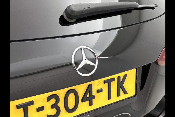 Mercedes-Benz A-Klasse 200 AMG Line | AMG-Line Interieur | AMG-Line Exterieur | Achteruitrijcamera | Sfeerverlichting | Keyless Entry | 24 Maanden Mercedes-Benz Certified garantie.