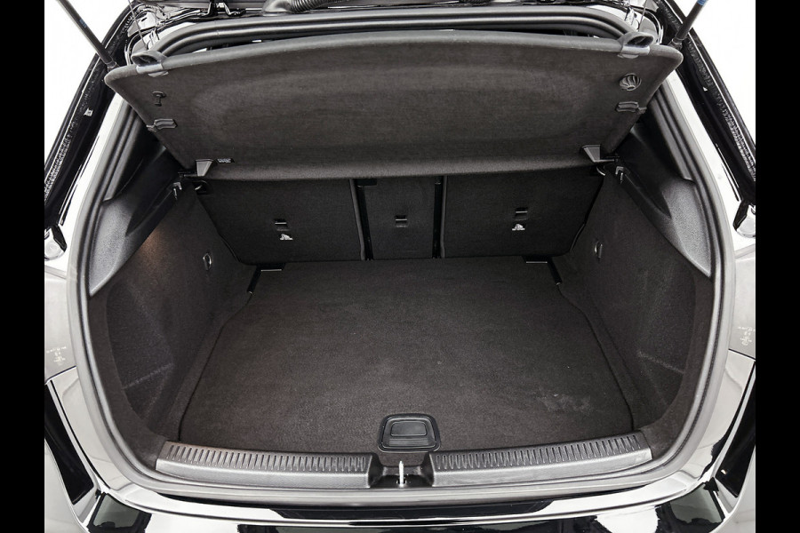 Mercedes-Benz A-Klasse 200 AMG Line | AMG-Line Interieur | AMG-Line Exterieur | Achteruitrijcamera | Sfeerverlichting | Keyless Entry | 24 Maanden Mercedes-Benz Certified garantie.