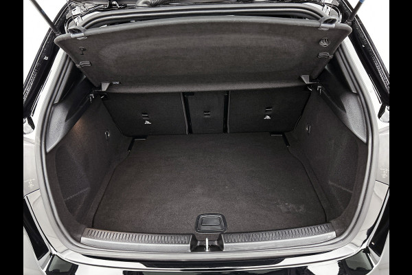 Mercedes-Benz A-Klasse 200 AMG Line | AMG-Line Interieur | AMG-Line Exterieur | Achteruitrijcamera | Sfeerverlichting | Keyless Entry | 24 Maanden Mercedes-Benz Certified garantie.