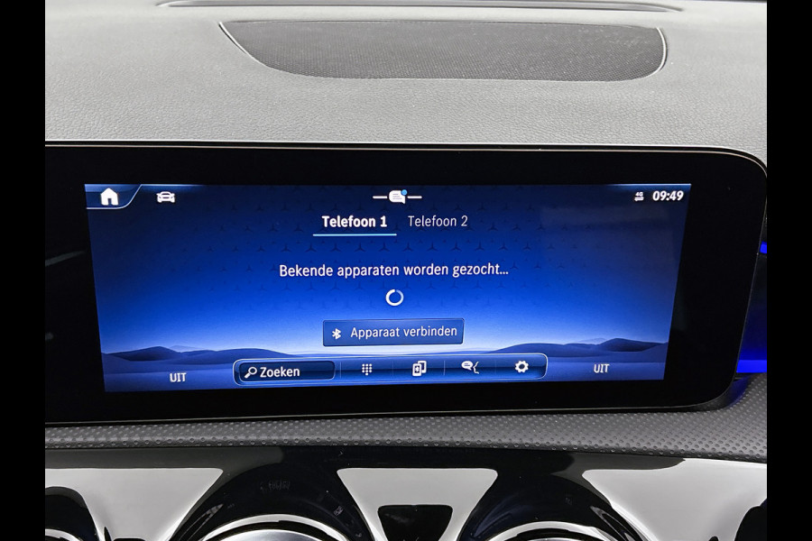 Mercedes-Benz A-Klasse 200 AMG Line | AMG-Line Interieur | AMG-Line Exterieur | Achteruitrijcamera | Sfeerverlichting | Keyless Entry | 24 Maanden Mercedes-Benz Certified garantie.