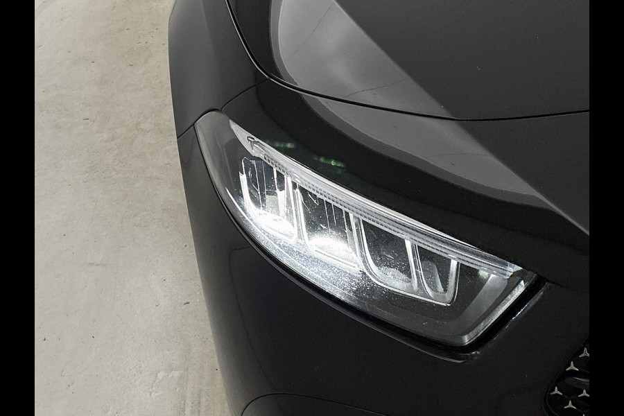 Mercedes-Benz A-Klasse 200 AMG Line | AMG-Line Interieur | AMG-Line Exterieur | Achteruitrijcamera | Sfeerverlichting | Keyless Entry | 24 Maanden Mercedes-Benz Certified garantie.