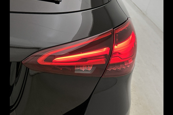 Mercedes-Benz A-Klasse 200 AMG Line | AMG-Line Interieur | AMG-Line Exterieur | Achteruitrijcamera | Sfeerverlichting | Keyless Entry | 24 Maanden Mercedes-Benz Certified garantie.