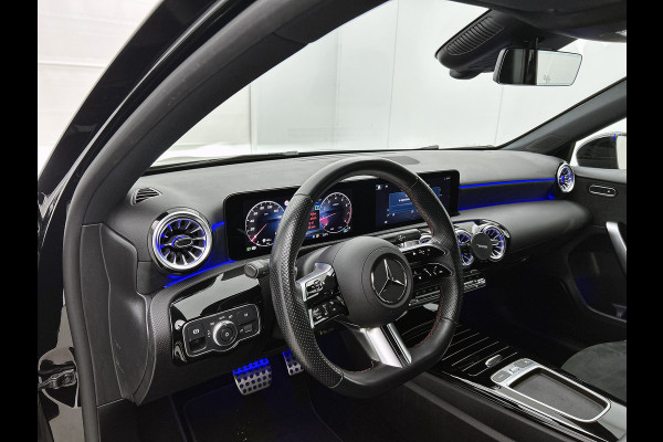 Mercedes-Benz A-Klasse 200 AMG Line | AMG-Line Interieur | AMG-Line Exterieur | Achteruitrijcamera | Sfeerverlichting | Keyless Entry | 24 Maanden Mercedes-Benz Certified garantie.