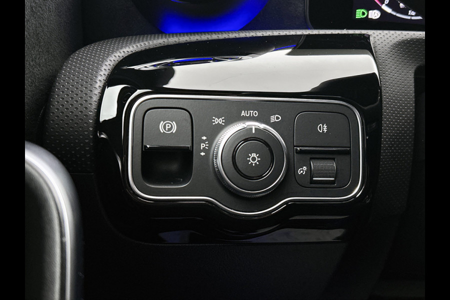 Mercedes-Benz A-Klasse 200 AMG Line | AMG-Line Interieur | AMG-Line Exterieur | Achteruitrijcamera | Sfeerverlichting | Keyless Entry | 24 Maanden Mercedes-Benz Certified garantie.