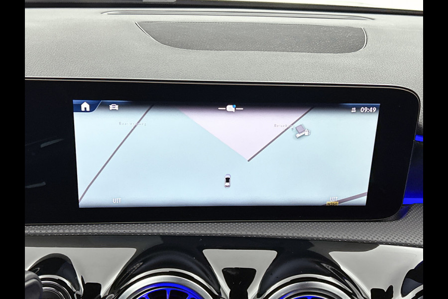 Mercedes-Benz A-Klasse 200 AMG Line | AMG-Line Interieur | AMG-Line Exterieur | Achteruitrijcamera | Sfeerverlichting | Keyless Entry | 24 Maanden Mercedes-Benz Certified garantie.