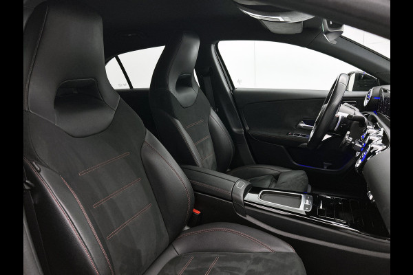 Mercedes-Benz A-Klasse 200 AMG Line | AMG-Line Interieur | AMG-Line Exterieur | Achteruitrijcamera | Sfeerverlichting | Keyless Entry | 24 Maanden Mercedes-Benz Certified garantie.