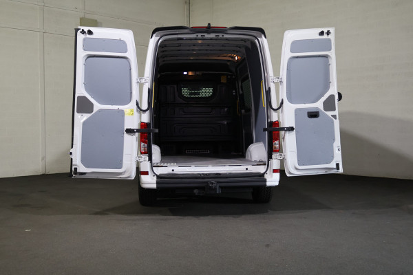 Volkswagen Crafter 2.0 TDI L3 H3 140pk Black Line Airco Navigatie Spoilerpakket
