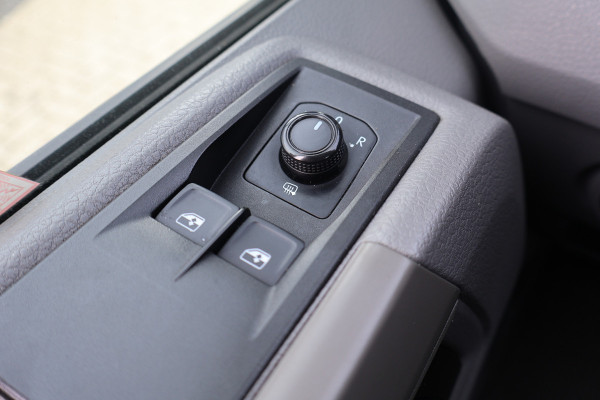 Volkswagen Crafter 2.0 TDI L3 H3 140pk Black Line Airco Navigatie Spoilerpakket