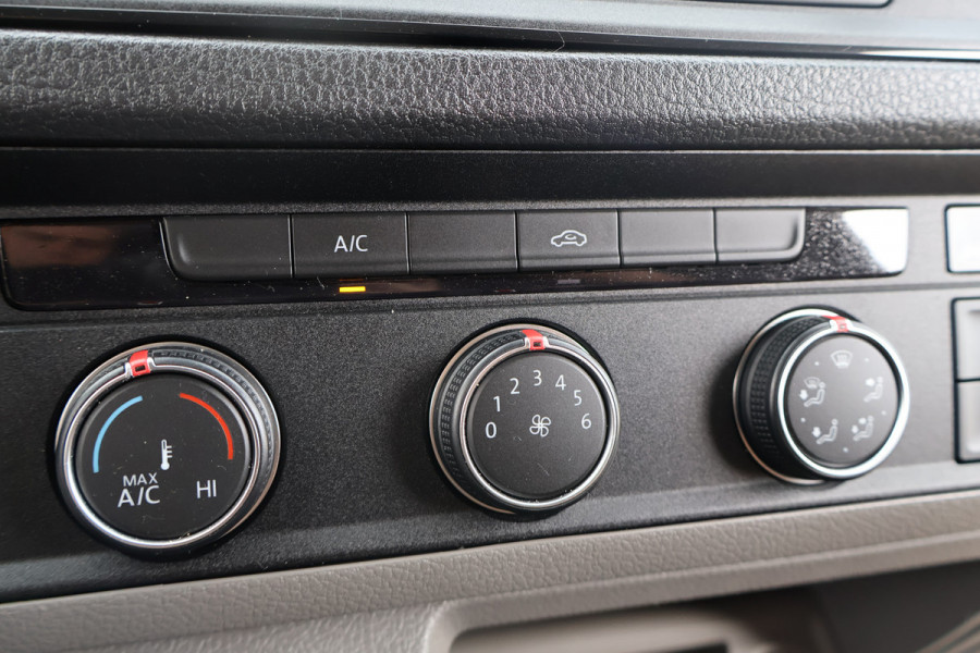 Volkswagen Crafter 2.0 TDI L3 H3 140pk Black Line Airco Navigatie Spoilerpakket