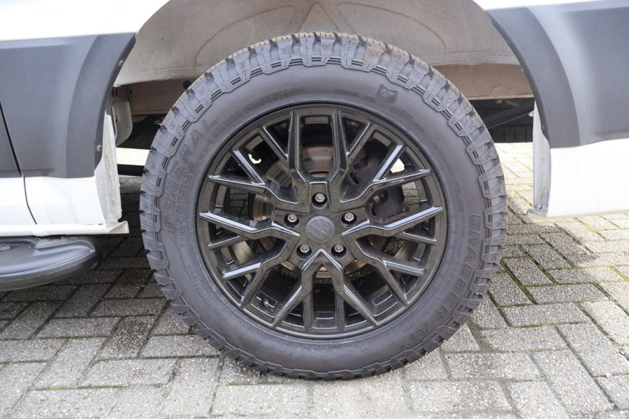 Volkswagen Crafter 2.0 TDI L3 H3 140pk Black Line Airco Navigatie Spoilerpakket