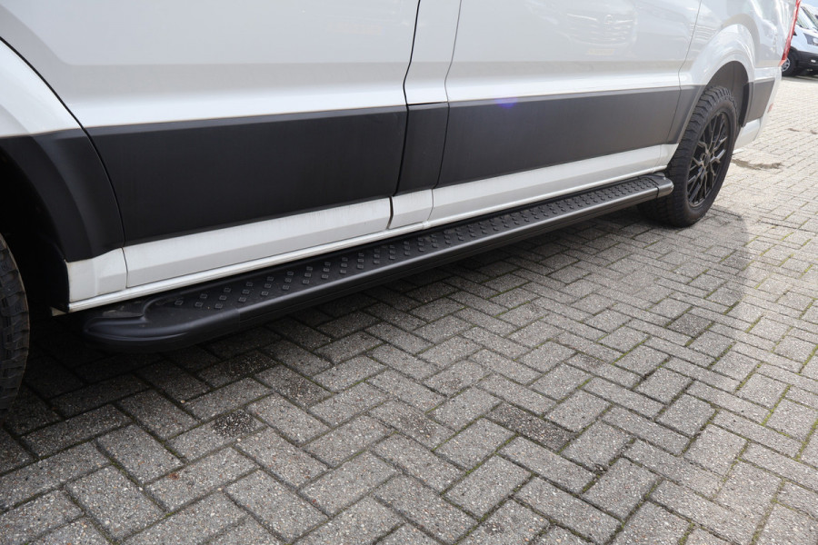 Volkswagen Crafter 2.0 TDI L3 H3 140pk Black Line Airco Navigatie Spoilerpakket