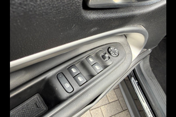 Jeep Avenger 1.2 e-Hybrid Summit