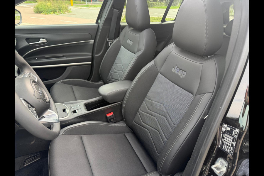 Jeep Avenger 1.2 e-Hybrid Summit