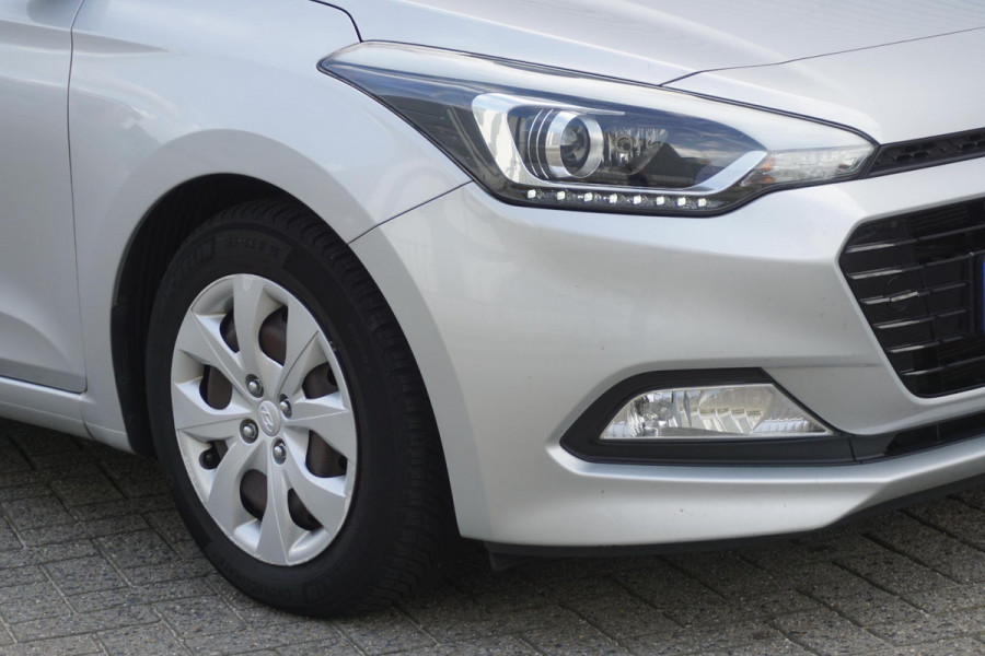 Hyundai i20 1.0 T-GDI 100PK/Dealeronderhouden/Camera/Navi/ 2e Eigenaar.