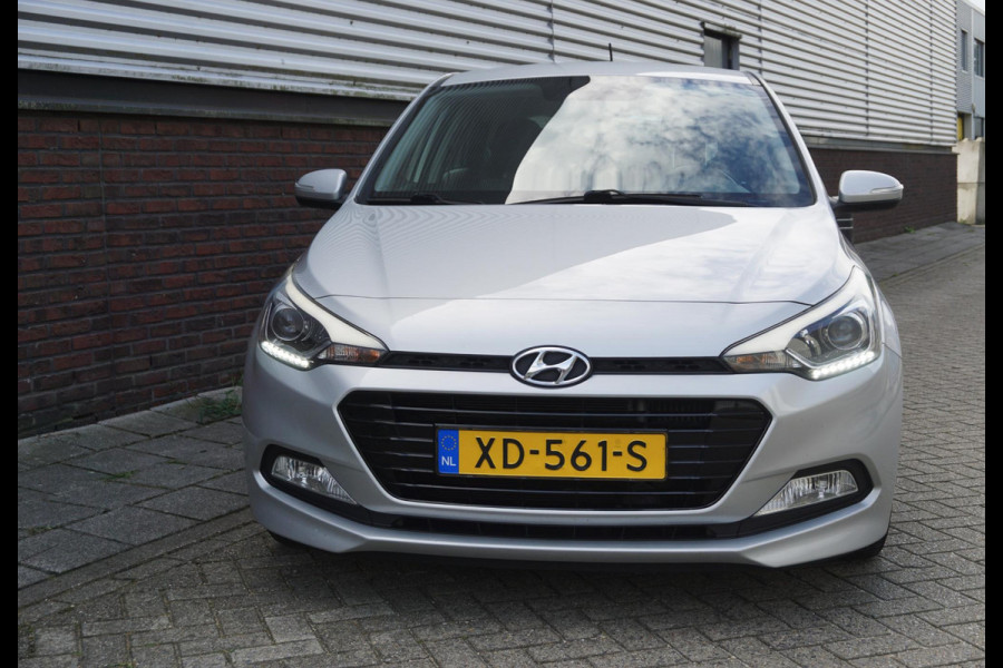 Hyundai i20 1.0 T-GDI 100PK/Dealeronderhouden/Camera/Navi/ 2e Eigenaar.
