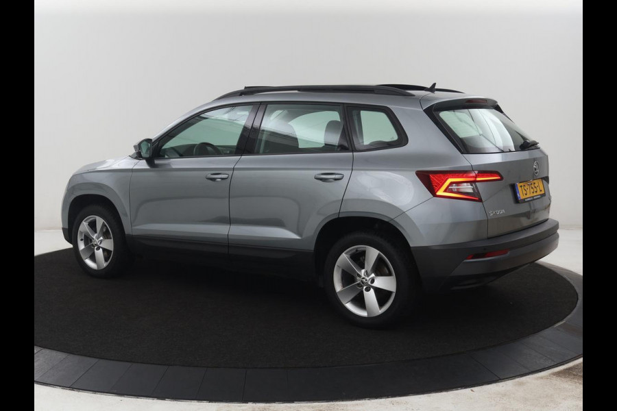Škoda Karoq 1.5 TSI ACT Ambition Business | Panoramadak | Park assist | Climate control | Carplay | DAB | 17'' | Cruise control | Navigatie |