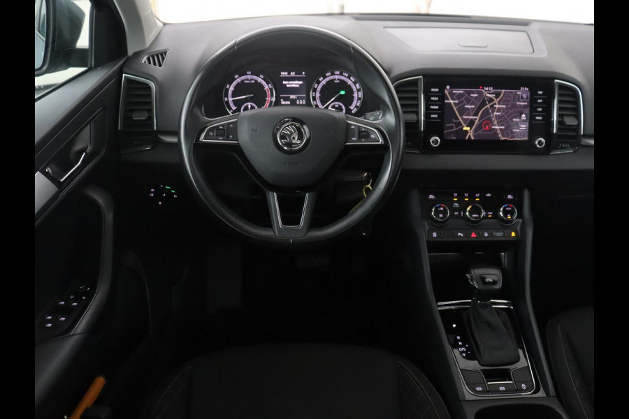 Škoda Karoq 1.5 TSI ACT Ambition Business | Panoramadak | Park assist | Climate control | Carplay | DAB | 17'' | Cruise control | Navigatie |