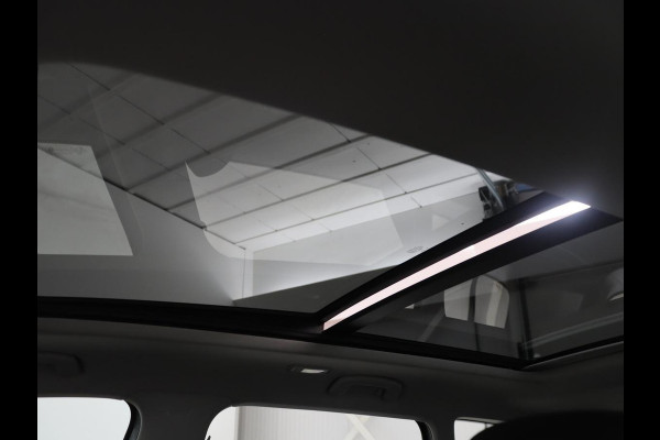 Škoda Karoq 1.5 TSI ACT Ambition Business | Panoramadak | Park assist | Climate control | Carplay | DAB | 17'' | Cruise control | Navigatie |