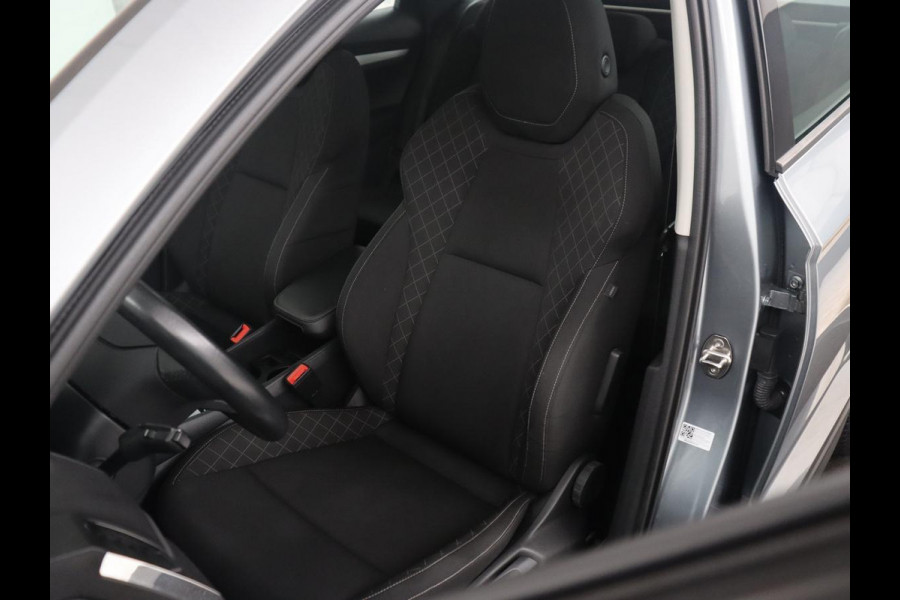 Škoda Karoq 1.5 TSI ACT Ambition Business | Panoramadak | Park assist | Climate control | Carplay | DAB | 17'' | Cruise control | Navigatie |