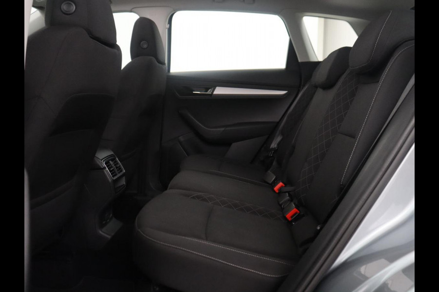 Škoda Karoq 1.5 TSI ACT Ambition Business | Panoramadak | Park assist | Climate control | Carplay | DAB | 17'' | Cruise control | Navigatie |