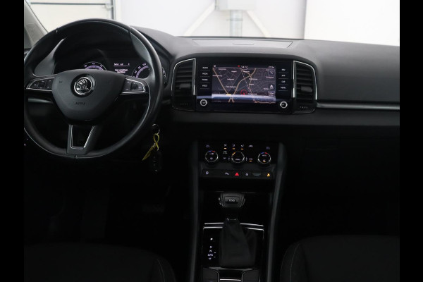 Škoda Karoq 1.5 TSI ACT Ambition Business | Panoramadak | Park assist | Climate control | Carplay | DAB | 17'' | Cruise control | Navigatie |