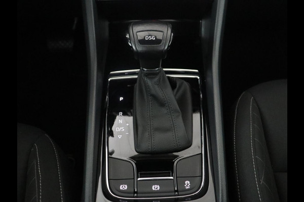 Škoda Karoq 1.5 TSI ACT Ambition Business | Panoramadak | Park assist | Climate control | Carplay | DAB | 17'' | Cruise control | Navigatie |