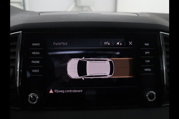 Škoda Karoq 1.5 TSI ACT Ambition Business | Panoramadak | Park assist | Climate control | Carplay | DAB | 17'' | Cruise control | Navigatie |