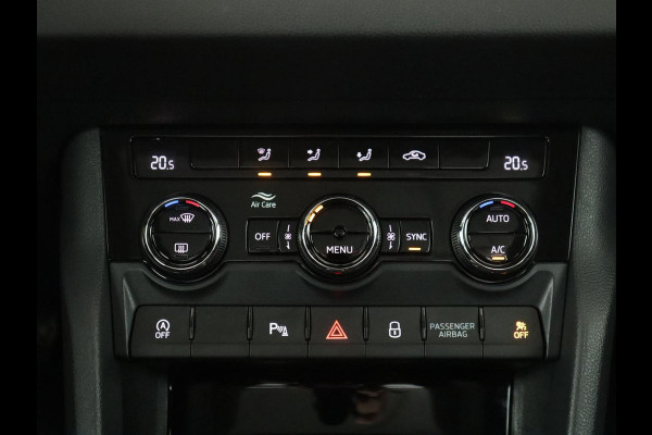 Škoda Karoq 1.5 TSI ACT Ambition Business | Panoramadak | Park assist | Climate control | Carplay | DAB | 17'' | Cruise control | Navigatie |