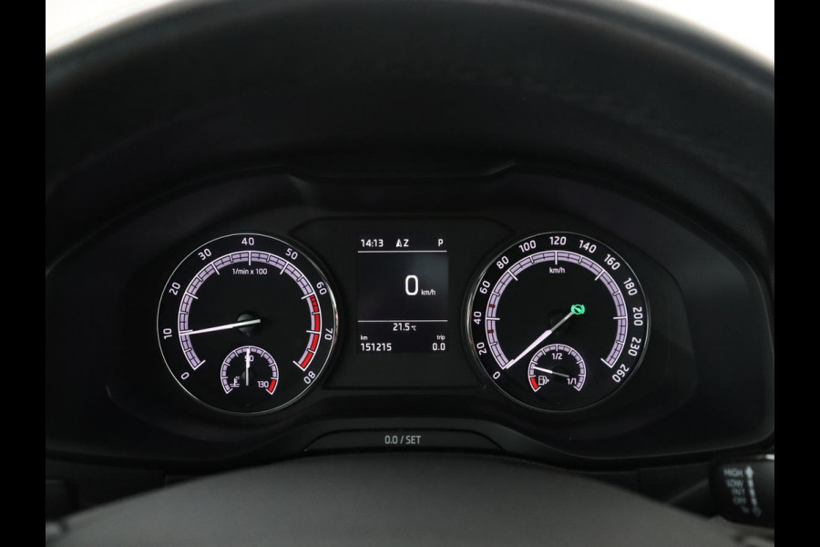 Škoda Karoq 1.5 TSI ACT Ambition Business | Panoramadak | Park assist | Climate control | Carplay | DAB | 17'' | Cruise control | Navigatie |