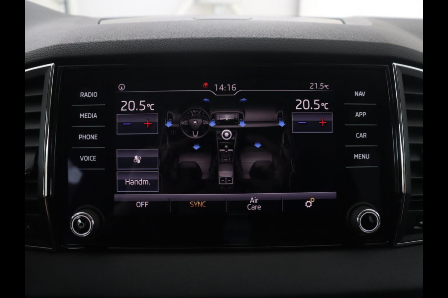 Škoda Karoq 1.5 TSI ACT Ambition Business | Panoramadak | Park assist | Climate control | Carplay | DAB | 17'' | Cruise control | Navigatie |