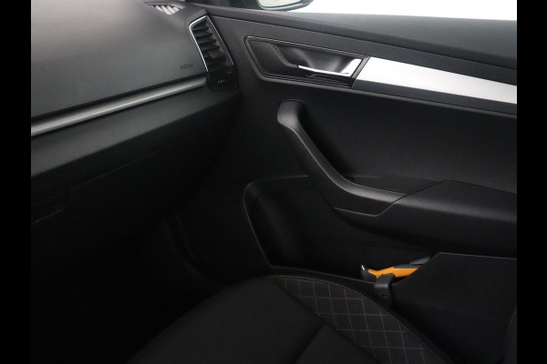 Škoda Karoq 1.5 TSI ACT Ambition Business | Panoramadak | Park assist | Climate control | Carplay | DAB | 17'' | Cruise control | Navigatie |