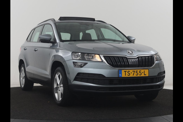 Škoda Karoq 1.5 TSI ACT Ambition Business | Panoramadak | Park assist | Climate control | Carplay | DAB | 17'' | Cruise control | Navigatie |