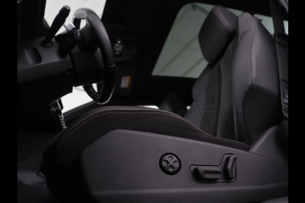 Peugeot 3008 1.6 HYbrid 225 GT Pack Business | SOH 90,2% | Panoramadak | Stoelverwarming | Adaptive cruise | Carplay | Keyless | Side Assist | Leder/Alcantara | Full LED | Navigatie | 360 Camera | PHEV | Plug In
