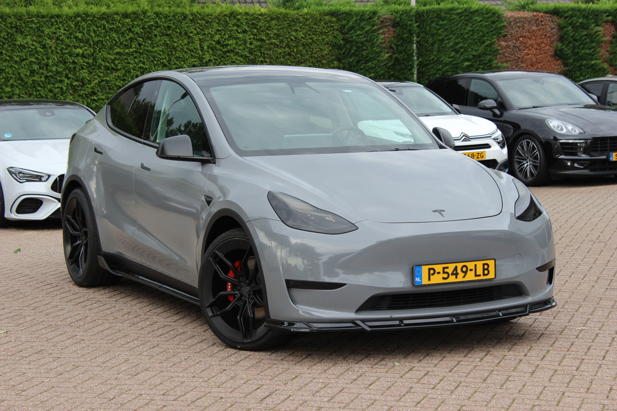 Tesla Model Y Long Range AWD 75 kWh / Autopilot / Panoramadak / Camera / 20'' / Keyless / Leder / Dodehoek / Navigatie / Stoelverwarming