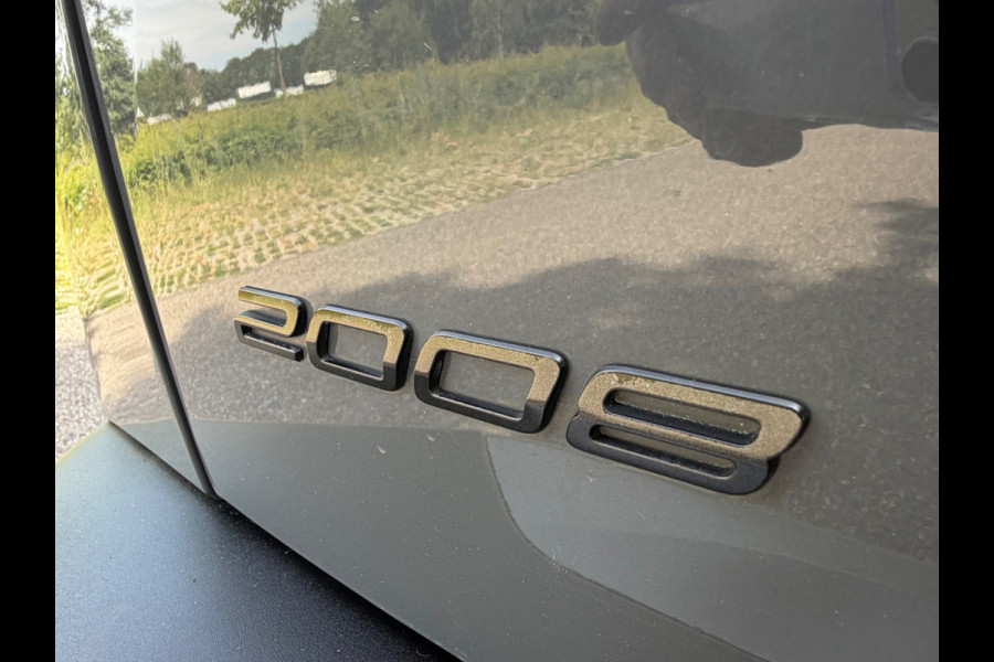 Peugeot 2008 1.2 PureTech 100 Allure, achteruitrijcamera, led verlichting, navigatie, luxe uitvoering!