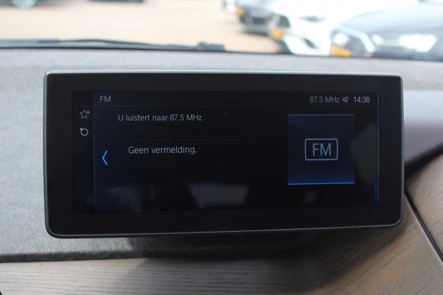 BMW i3 Executive Edition 120Ah 42 kWh / SoH 87,8% / Camera / Navigatie / 20'' / LED / Warmtepomp / Stoelverwarming / DAB / Cruise Control
