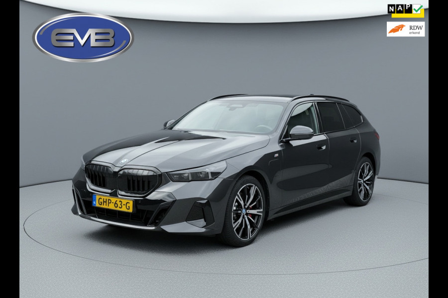 BMW 5 Serie Touring 530e, M sport PRO, ALLE OPTIES, panoramadak, electr bedienbare trekhaak,b&w, nieuwprijs € 98781,- NL auto nap