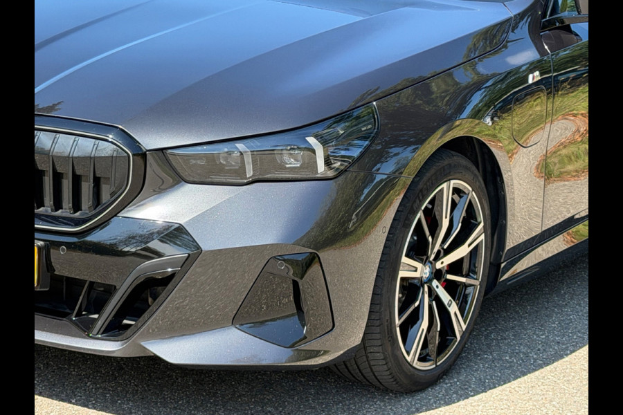 BMW 5 Serie Touring 530e, M sport PRO, ALLE OPTIES, panoramadak, electr bedienbare trekhaak,b&w, nieuwprijs € 98781,- NL auto nap