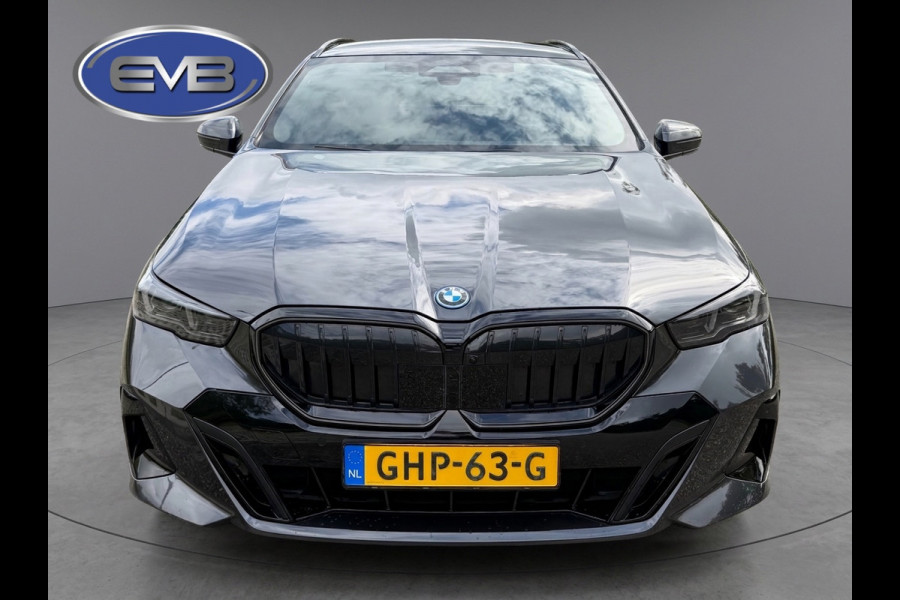 BMW 5 Serie Touring 530e, M sport PRO, ALLE OPTIES, panoramadak, electr bedienbare trekhaak,b&w, nieuwprijs € 98781,- NL auto nap
