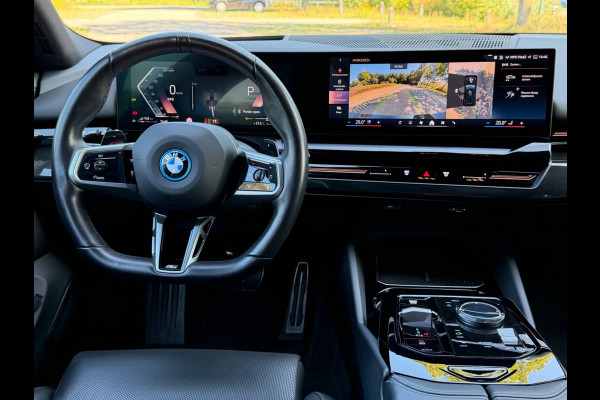 BMW 5 Serie Touring 530e, M sport PRO, ALLE OPTIES, panoramadak, electr bedienbare trekhaak,b&w, nieuwprijs € 98781,- NL auto nap