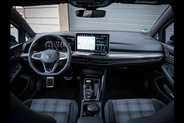 Volkswagen Golf 8.5 1.5 eHybrid GTE - Pano l HUD l 360cam l Dodehoek