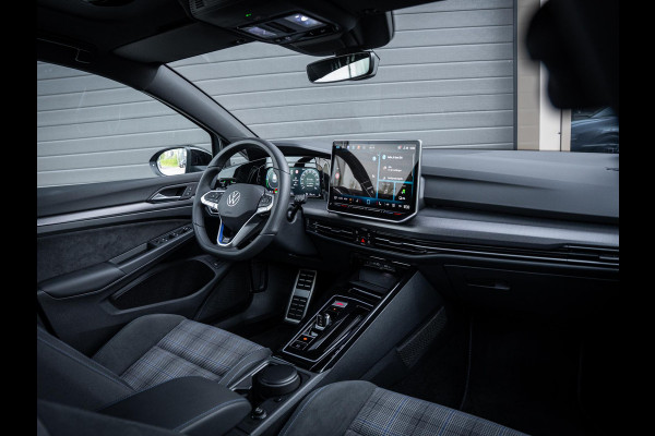 Volkswagen Golf 8.5 1.5 eHybrid GTE - Pano l HUD l 360cam l Dodehoek