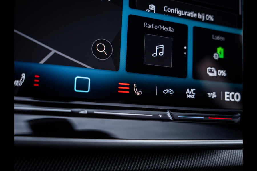 Volkswagen Golf 8.5 1.5 eHybrid GTE - Pano l HUD l 360cam l Dodehoek