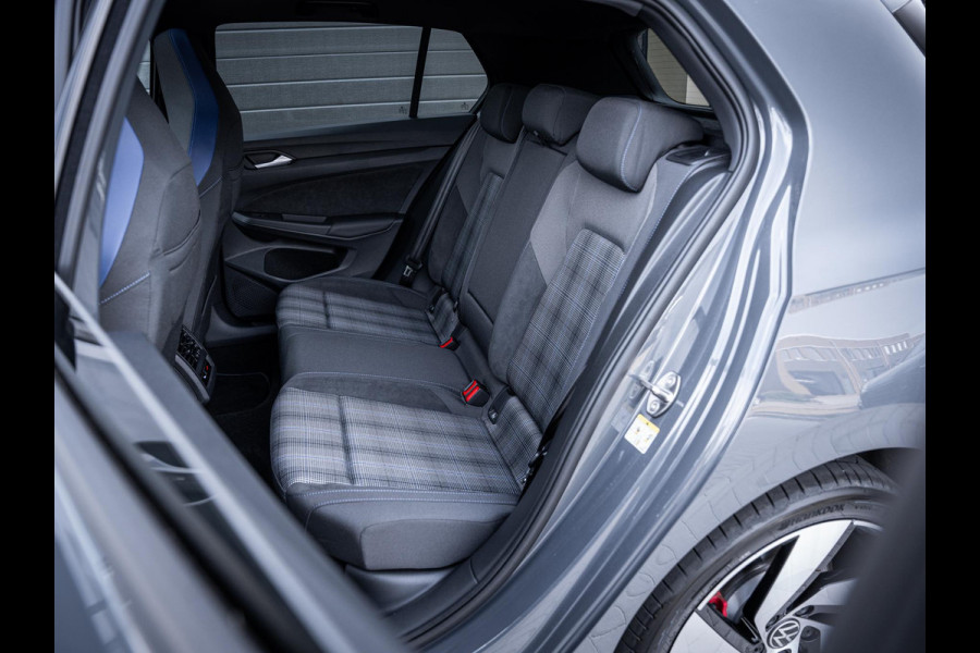 Volkswagen Golf 8.5 1.5 eHybrid GTE - Pano l HUD l 360cam l Dodehoek