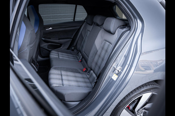 Volkswagen Golf 8.5 1.5 eHybrid GTE - Pano l HUD l 360cam l Dodehoek