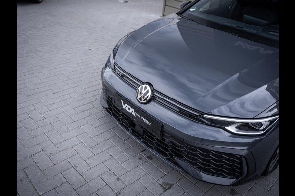Volkswagen Golf 8.5 1.5 eHybrid GTE - Pano l HUD l 360cam l Dodehoek