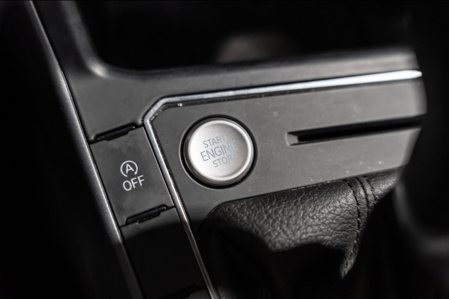 Volkswagen Taigo 1.0 TSI R-Line DSG IQ PANO CAMERA